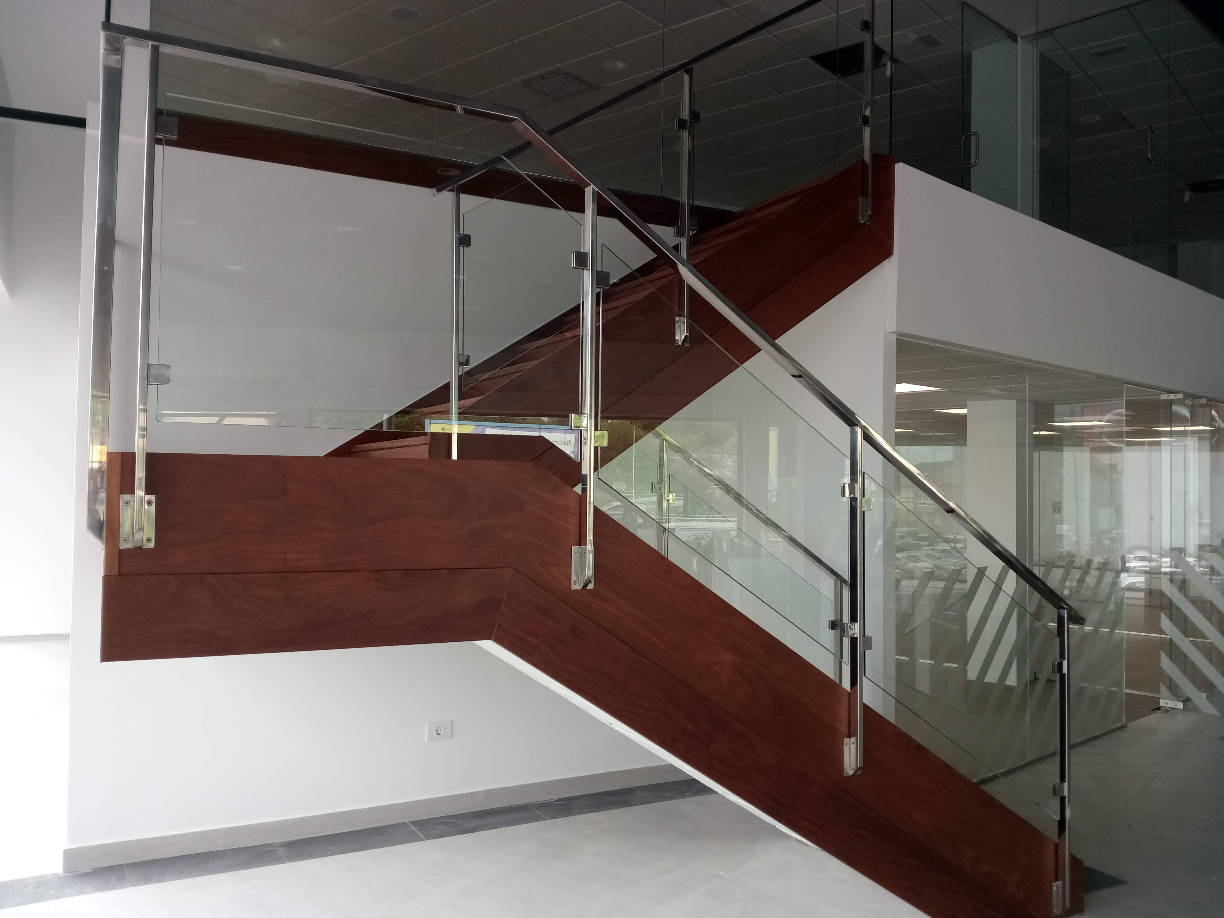 Escaleras con cristal