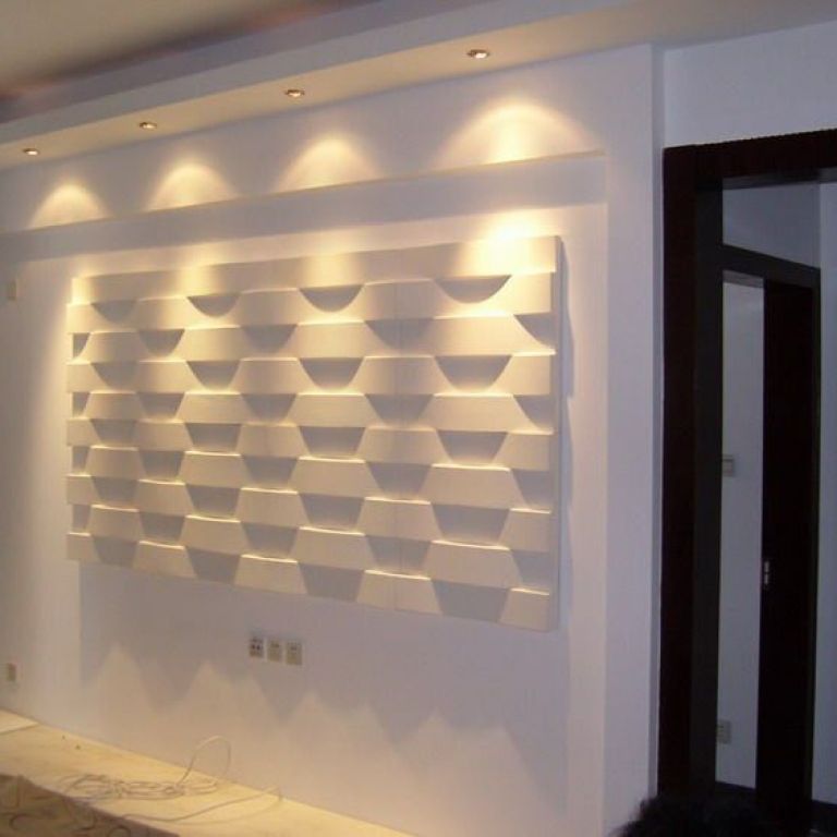 Panel de pared con textura en bloques iluminado